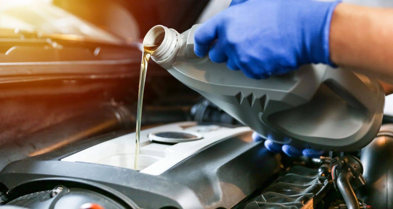 Aceite semisintético: qué es, tipos y qué ventajas ofrece